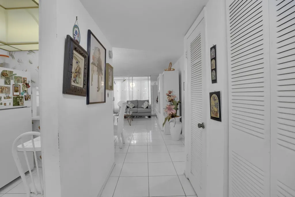 2751 E Sunrise Lakes Drive Sunrise FL 33322