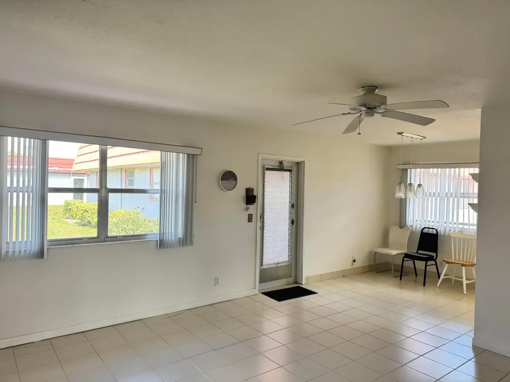 277 Seville L Delray Beach FL 33446