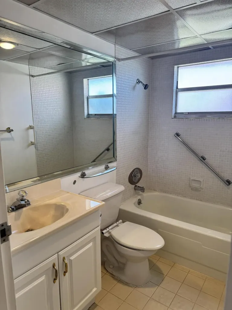 277 Seville L Delray Beach FL 33446