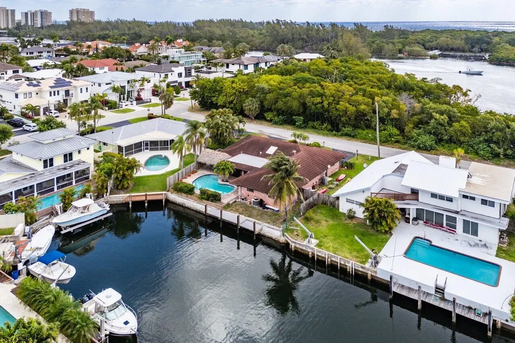 3163 NE 8th Avenue Boca Raton FL 33431