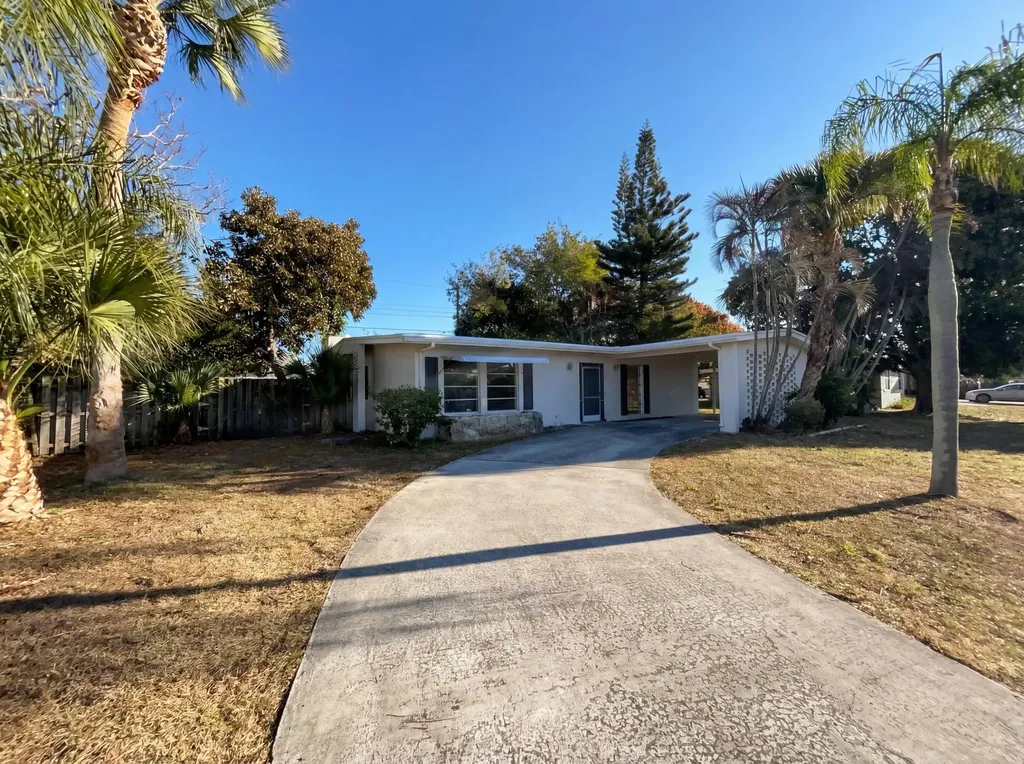 141 SE Calmoso Drive Port St Lucie FL 34983