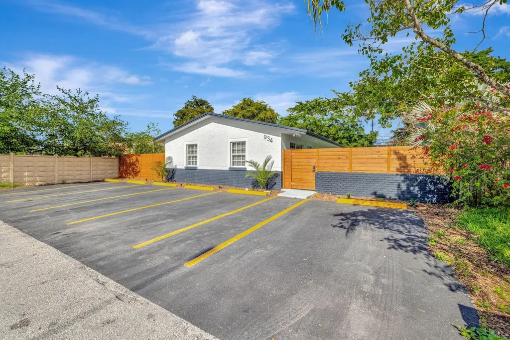 934 NW 4th Avenue Fort Lauderdale FL 33311