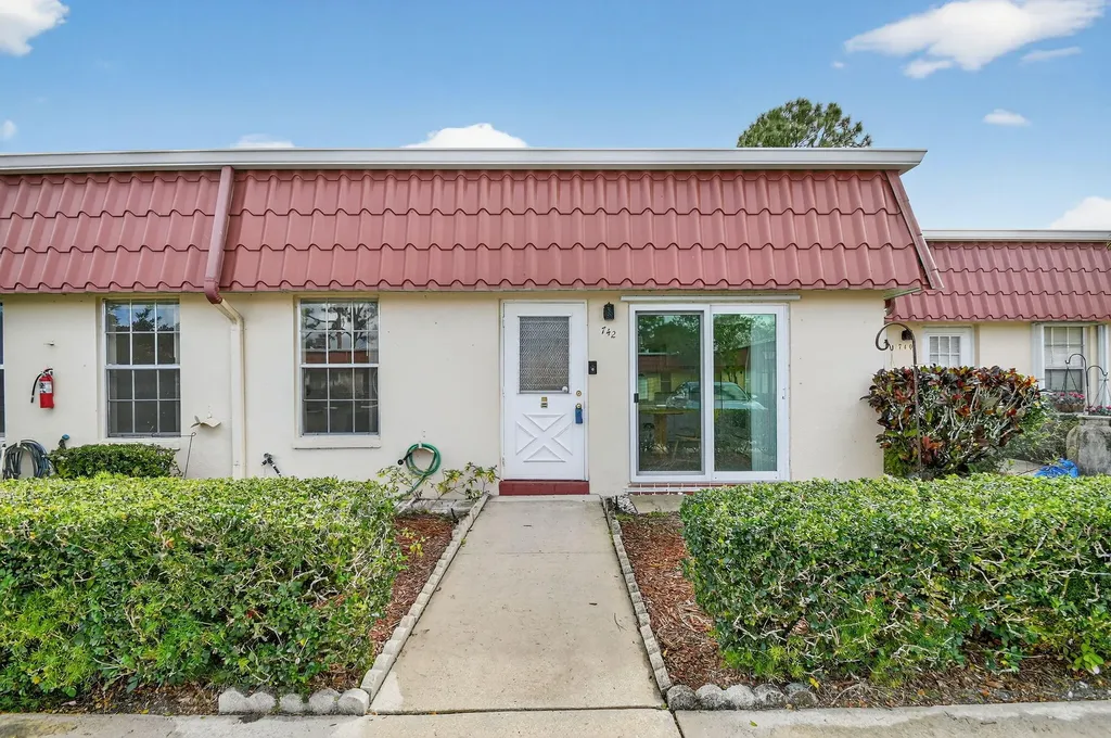 742 Nantucket Circle Lake Worth FL 33467
