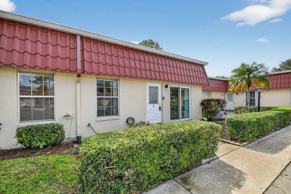 742 Nantucket Circle Lake Worth FL 33467