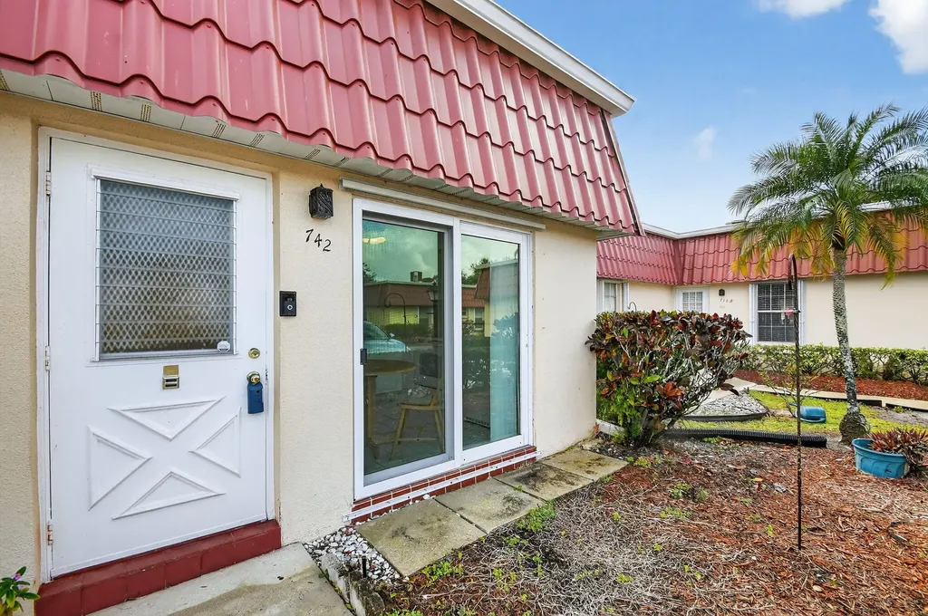 742 Nantucket Circle Lake Worth FL 33467