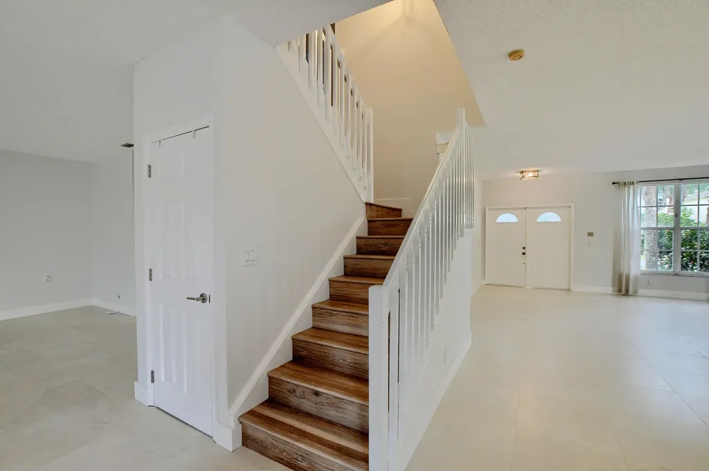 18165 Blue Lake Way Boca Raton FL 33498