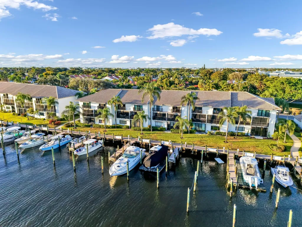 240 Captains Walk Delray Beach FL 33483