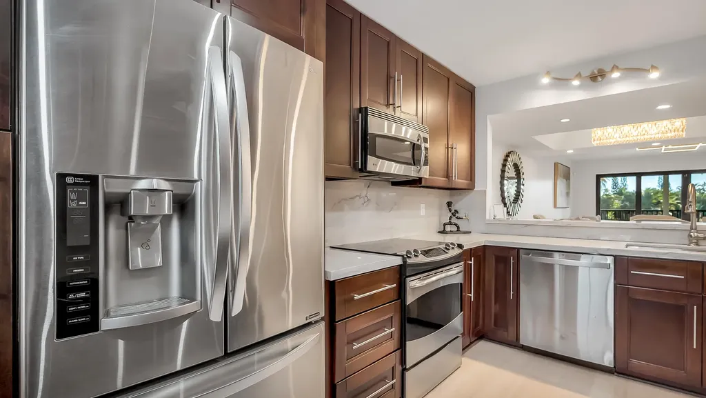 240 Captains Walk Delray Beach FL 33483
