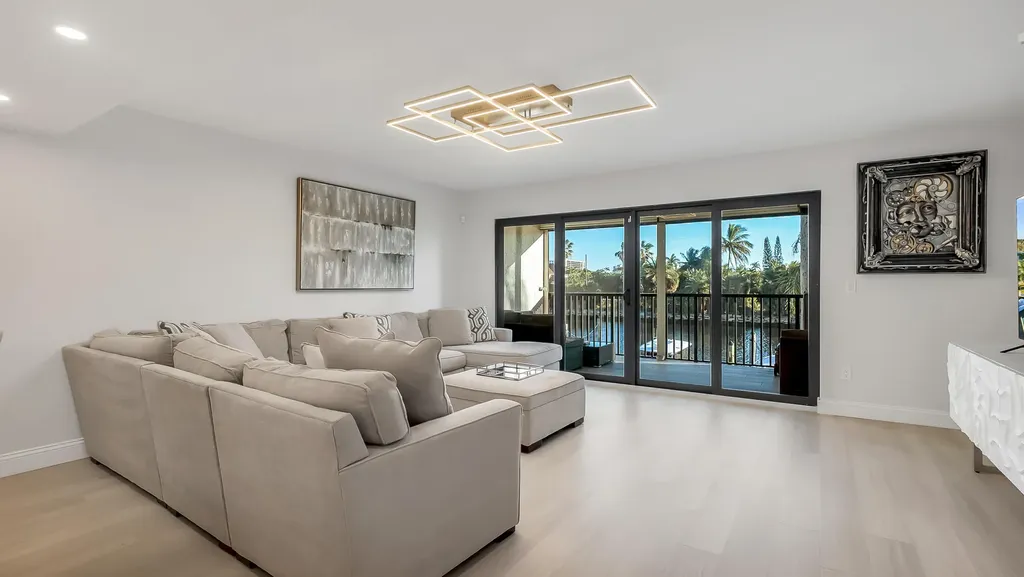 240 Captains Walk Delray Beach FL 33483
