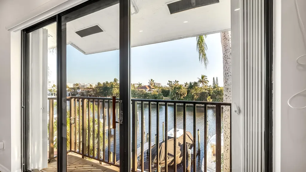 240 Captains Walk Delray Beach FL 33483
