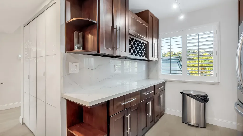 240 Captains Walk Delray Beach FL 33483