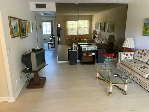 2054 Ainslie D Boca Raton FL 33434