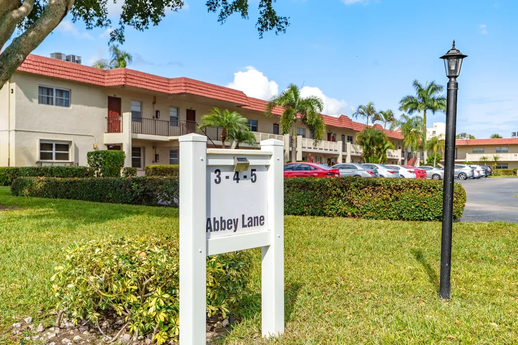 5 Abbey Lane Delray Beach FL 33446