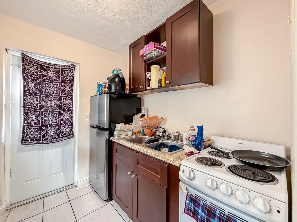 318 N Lakeside Court West Palm Beach FL 33407