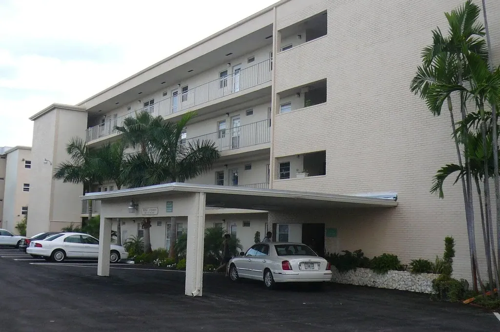 2400 NE 1st Lane Boynton Beach FL 33435