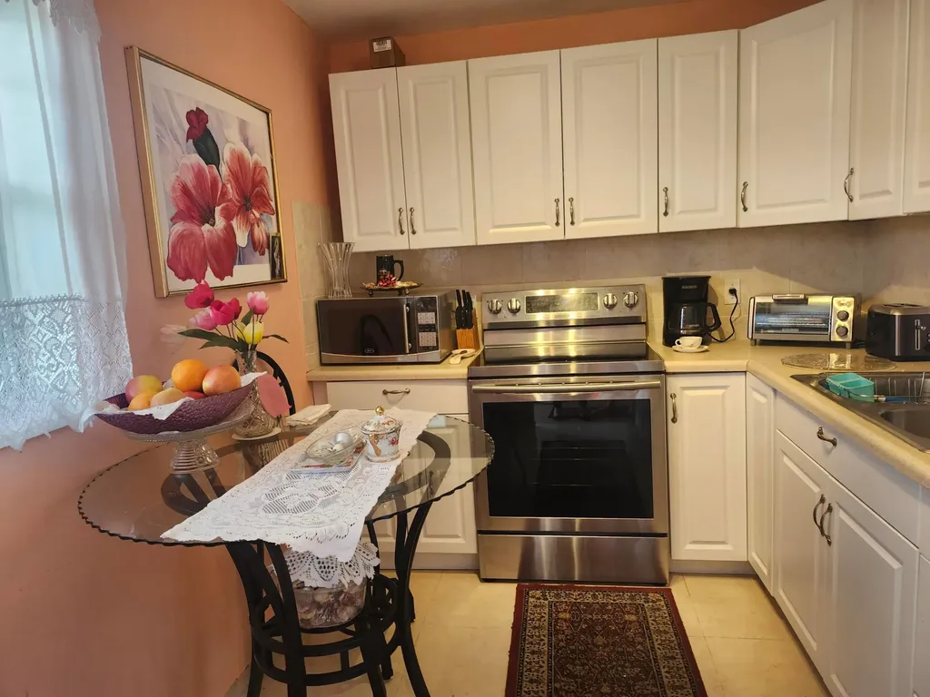 2400 NE 1st Lane Boynton Beach FL 33435