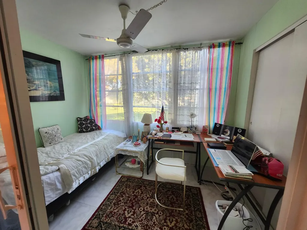 2400 NE 1st Lane Boynton Beach FL 33435