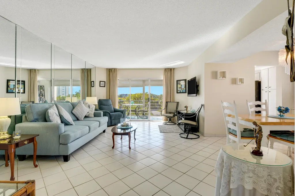 3590 Via Poinciana Lake Worth FL 33467
