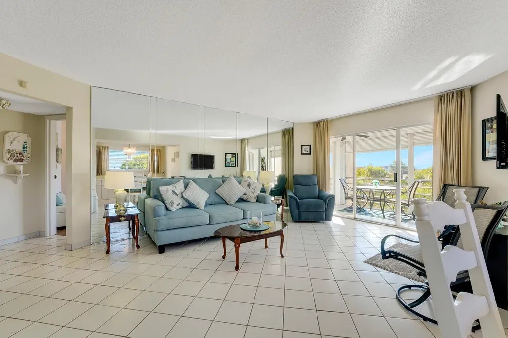3590 Via Poinciana Lake Worth FL 33467