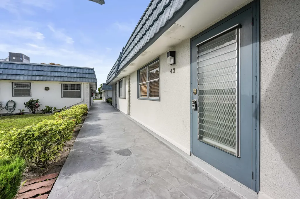 43 Waterford B Delray Beach FL 33446