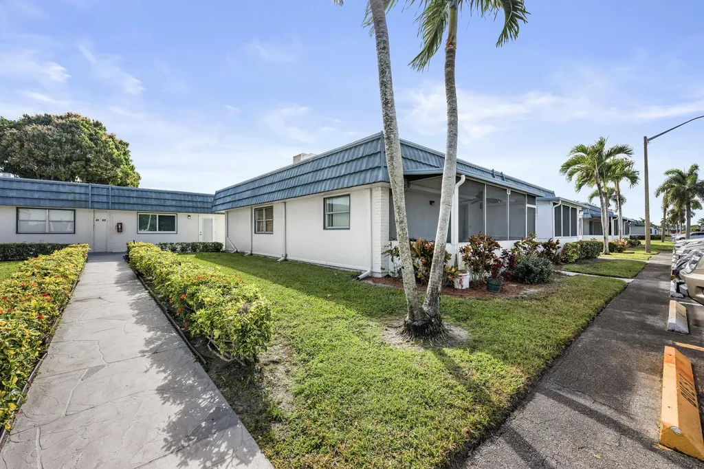 43 Waterford B Delray Beach FL 33446