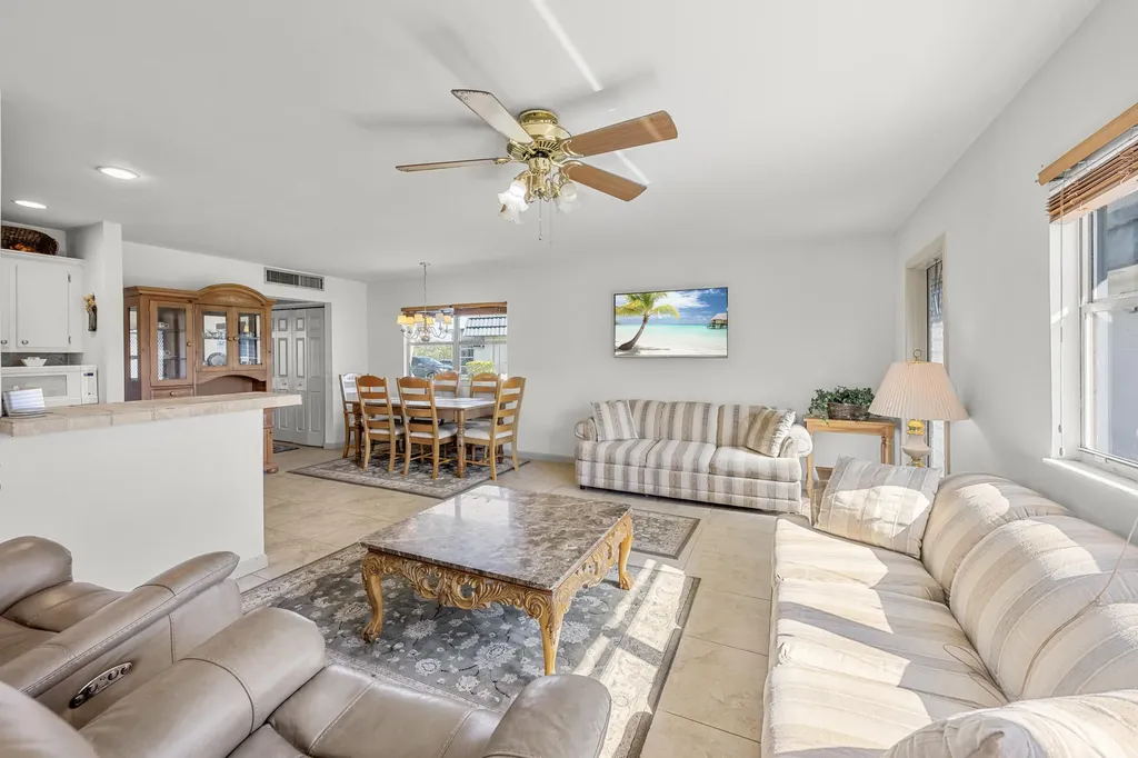 43 Waterford B Delray Beach FL 33446