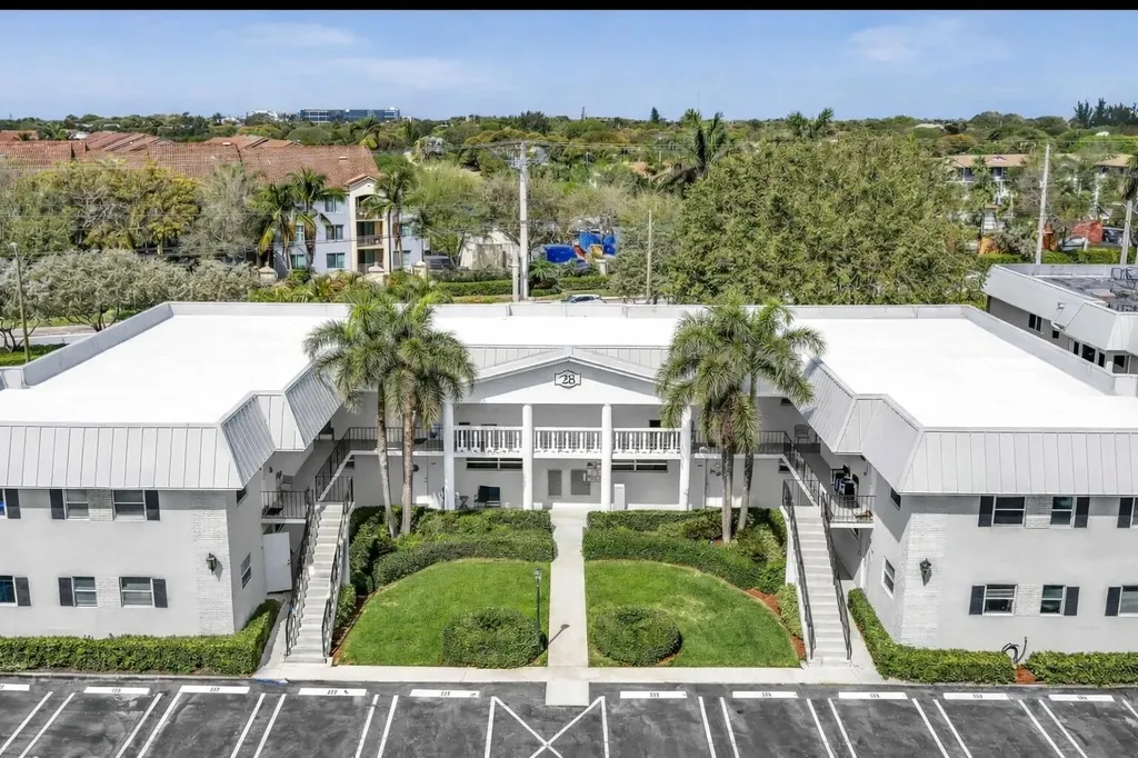 28 Colonial Club Drive Boynton Beach FL 33435