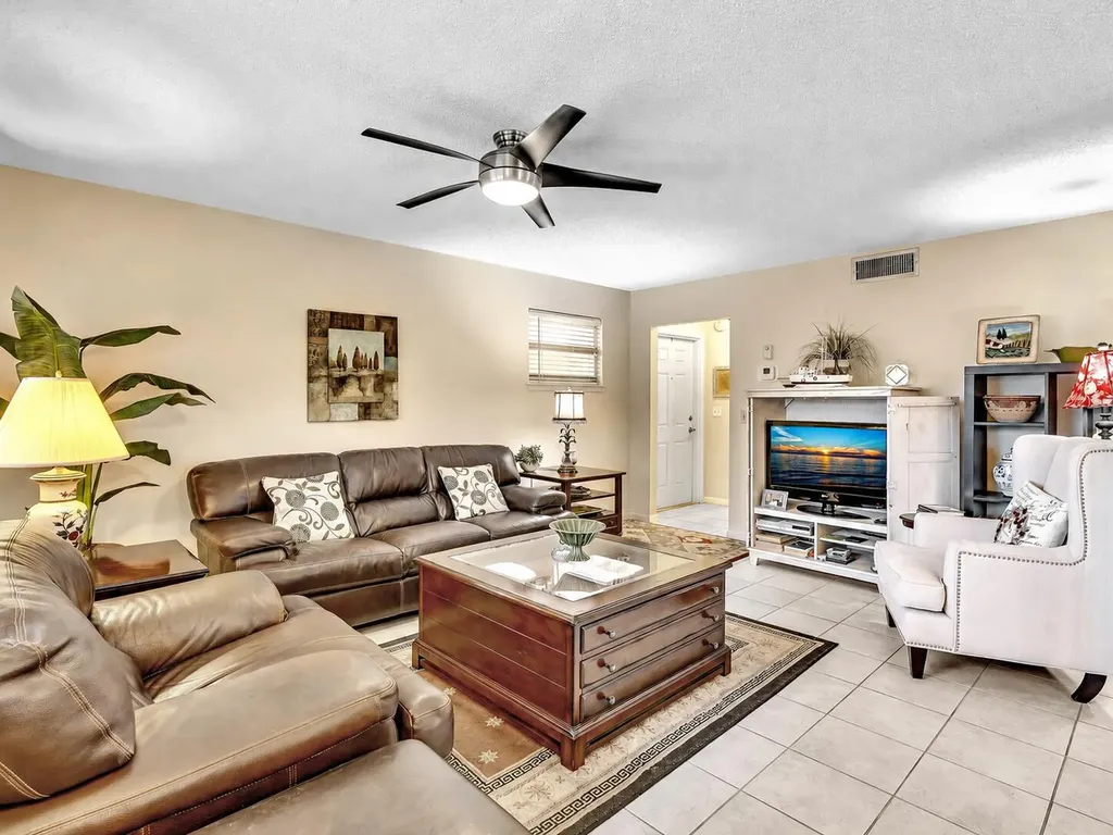 28 Colonial Club Drive Boynton Beach FL 33435