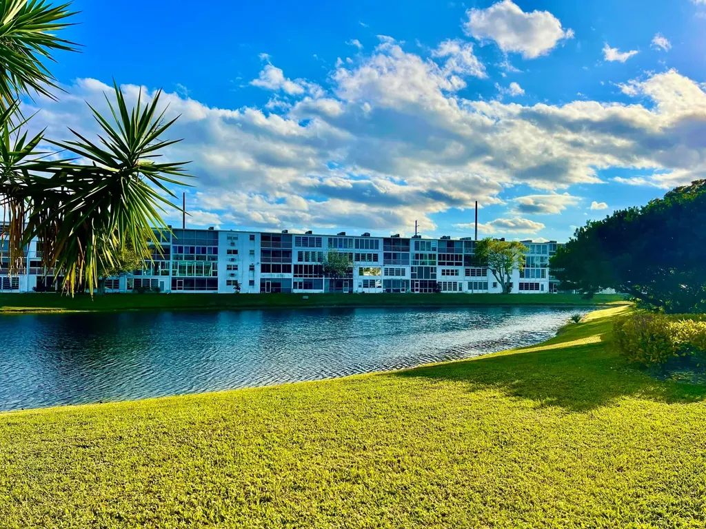 1011 Harwood C Deerfield Beach FL 33442