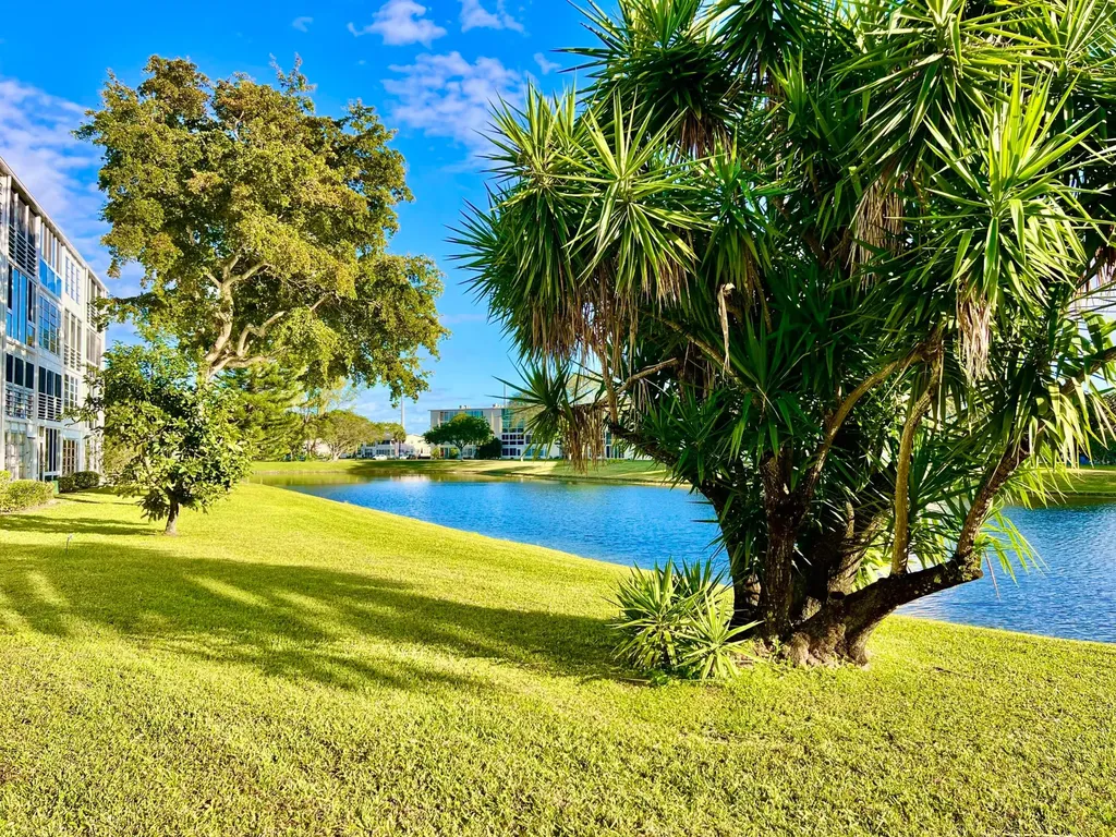 1011 Harwood C Deerfield Beach FL 33442