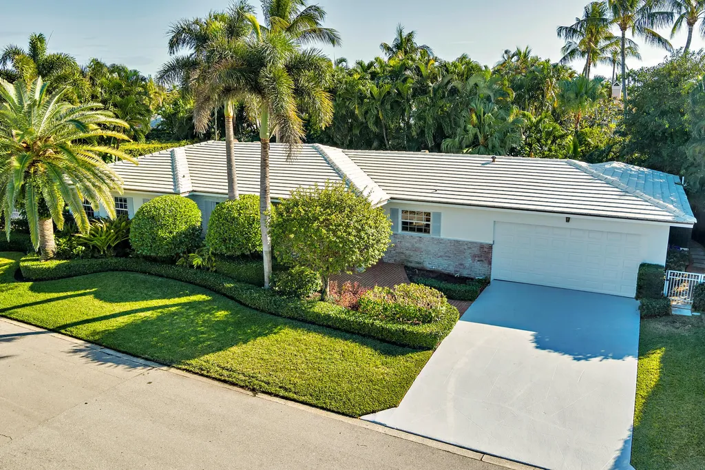 230 Osceola Way Palm Beach FL 33480