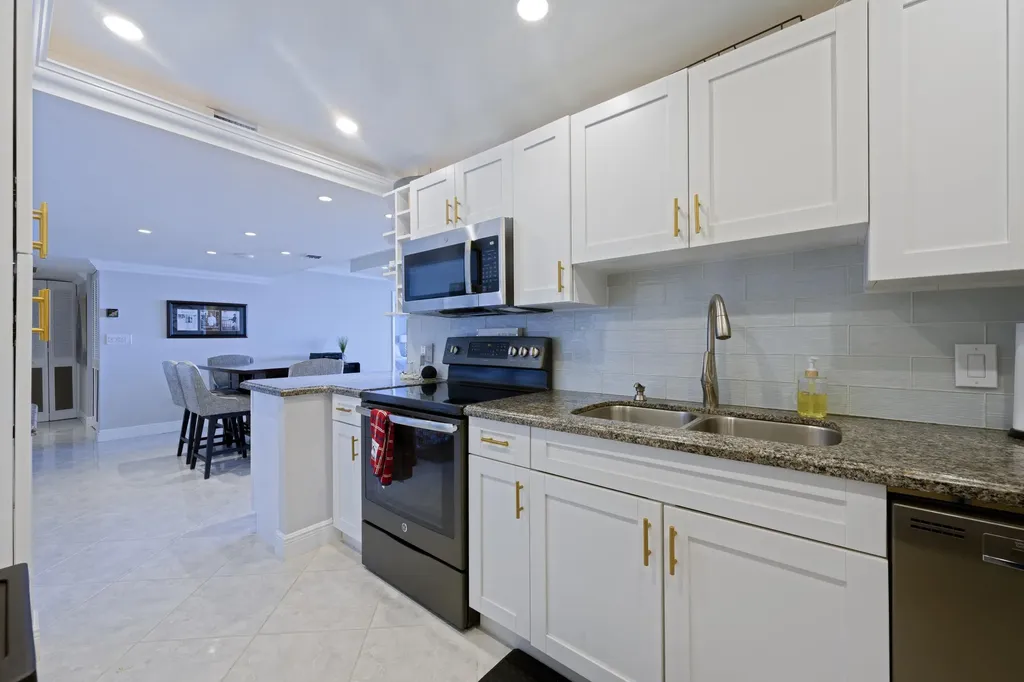 5600 N Flagler Drive West Palm Beach FL 33407