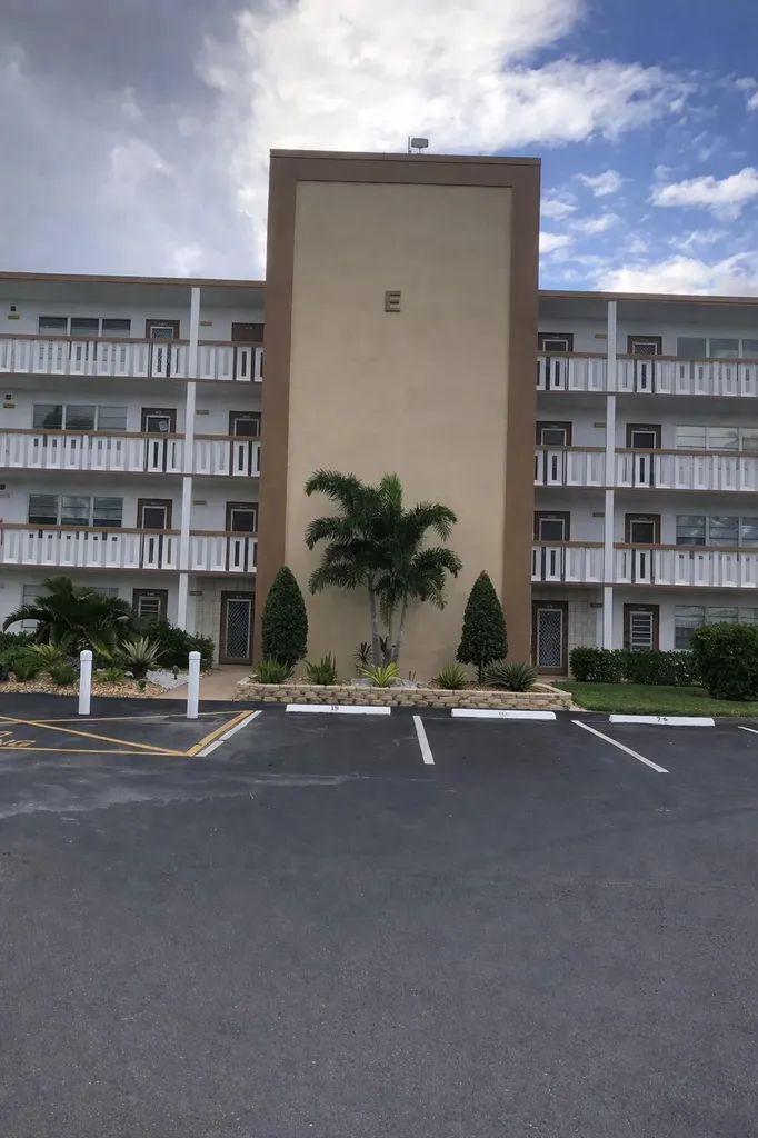 3085 Cornwall E Boca Raton FL 33434