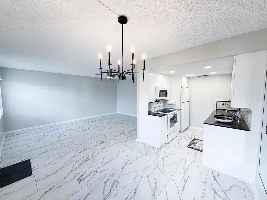 3085 Cornwall E Boca Raton FL 33434