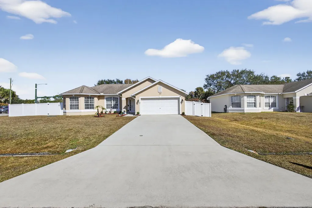 1681 SW Janette Avenue Port St Lucie FL 34953