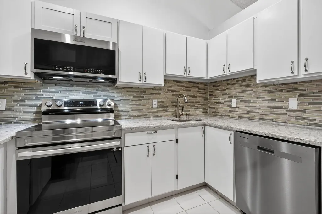 6572 Chasewood Drive Jupiter FL 33458