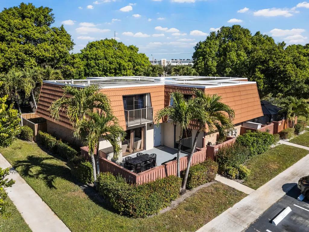 2889 SW 11th Place Deerfield Beach FL 33442