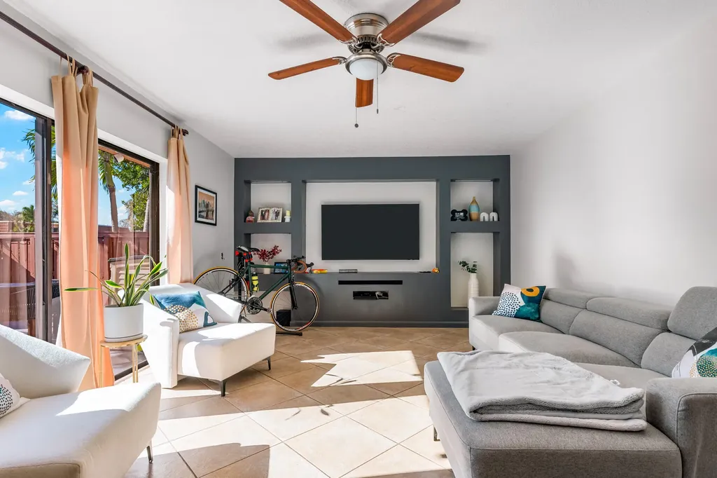 2889 SW 11th Place Deerfield Beach FL 33442