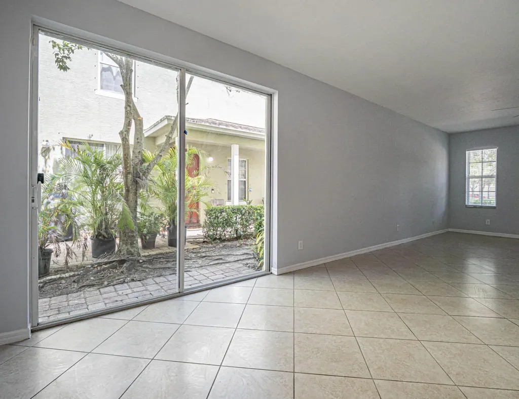 2143 SE SE Bell Isle Drive Port St Lucie FL 34952
