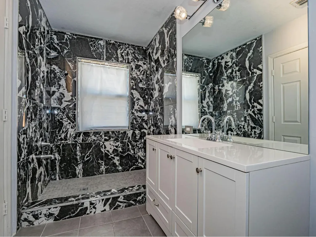 2143 SE SE Bell Isle Drive Port St Lucie FL 34952