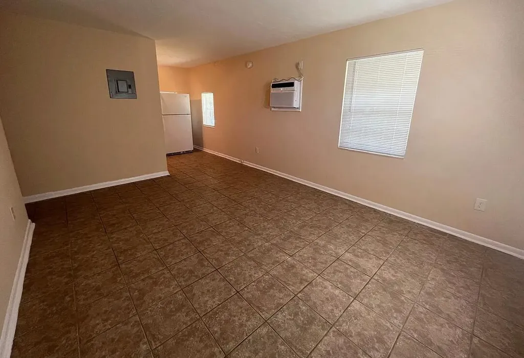 182 W 34th Street Riviera Beach FL 33404