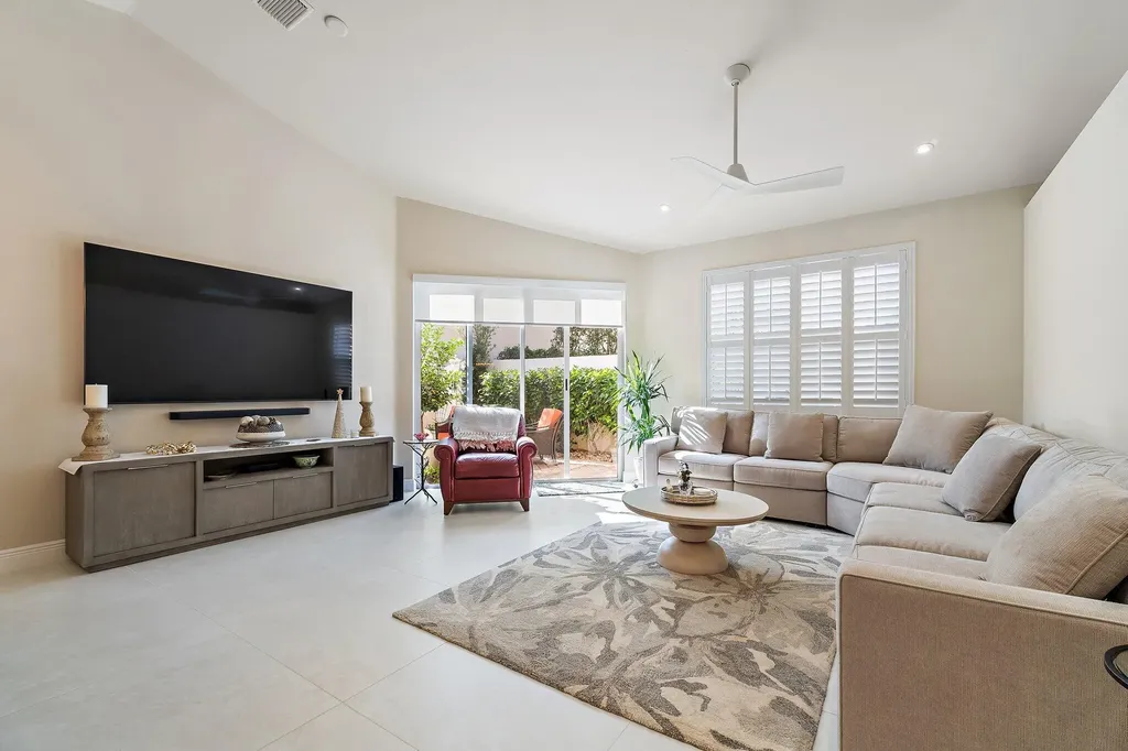 45 Via Verona Palm Beach Gardens FL 33418