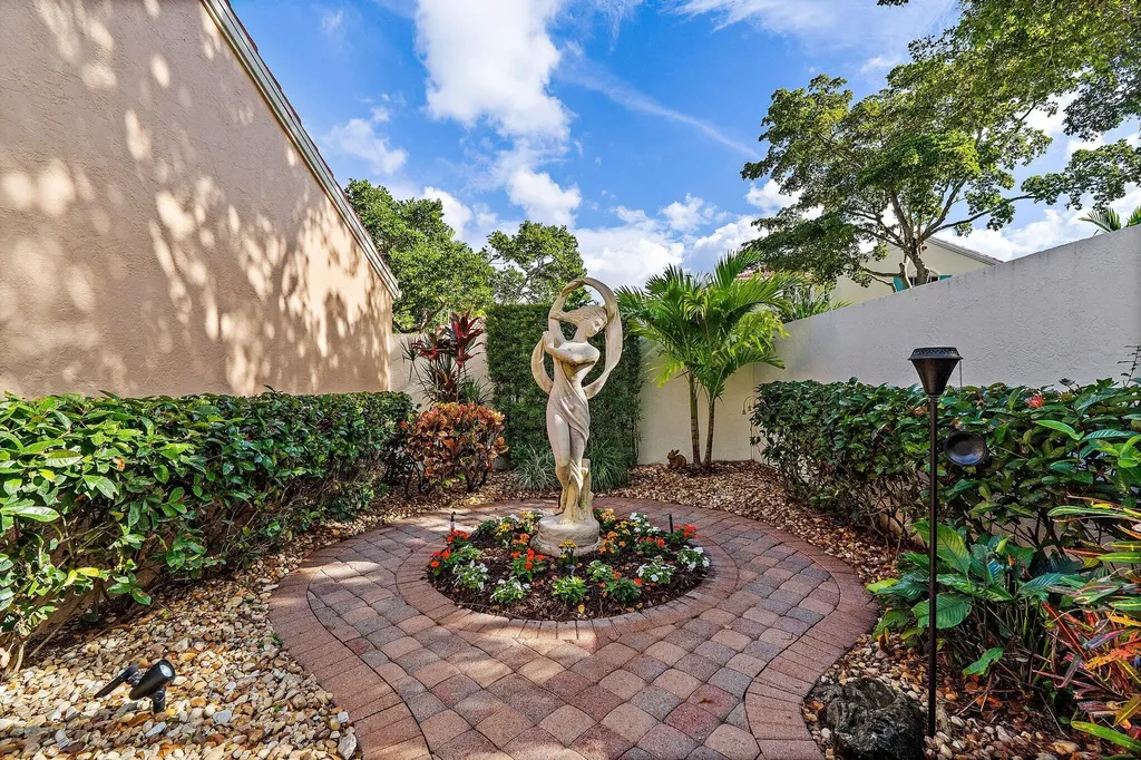 45 Via Verona Palm Beach Gardens FL 33418