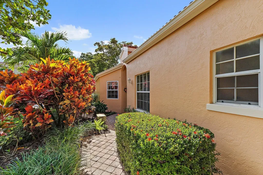 45 Via Verona Palm Beach Gardens FL 33418