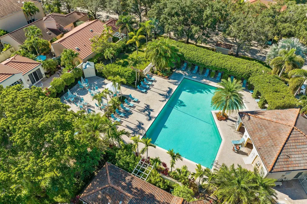 45 Via Verona Palm Beach Gardens FL 33418