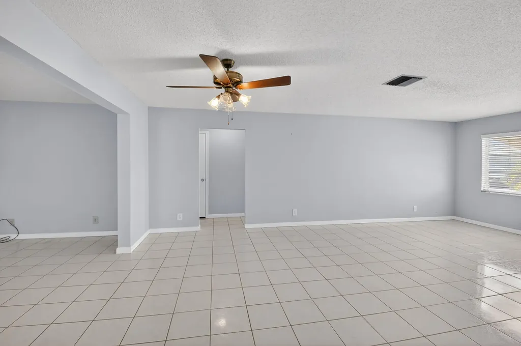 1825 SW 17th Street Boynton Beach FL 33426