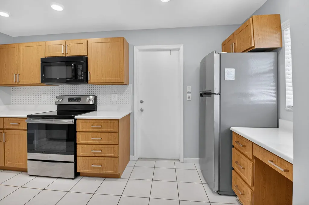 1825 SW 17th Street Boynton Beach FL 33426