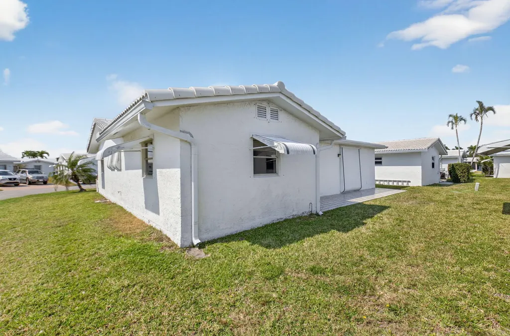1825 SW 17th Street Boynton Beach FL 33426
