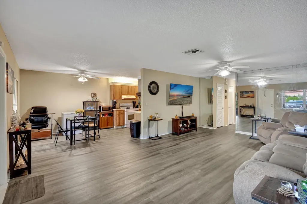 6118 La Palma Lane Delray Beach FL 33484