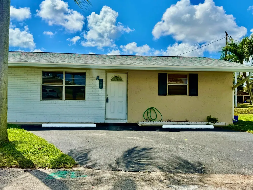 2821 Duke Lane Delray Beach FL 33445